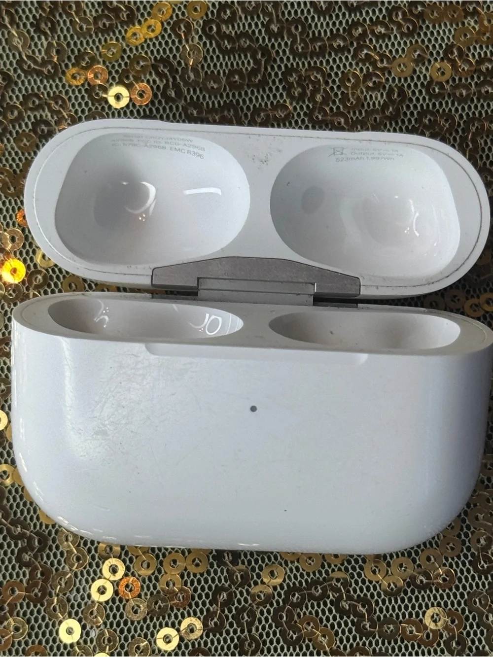 AirPods Pro 2 CASE ONLY (Apple Product)